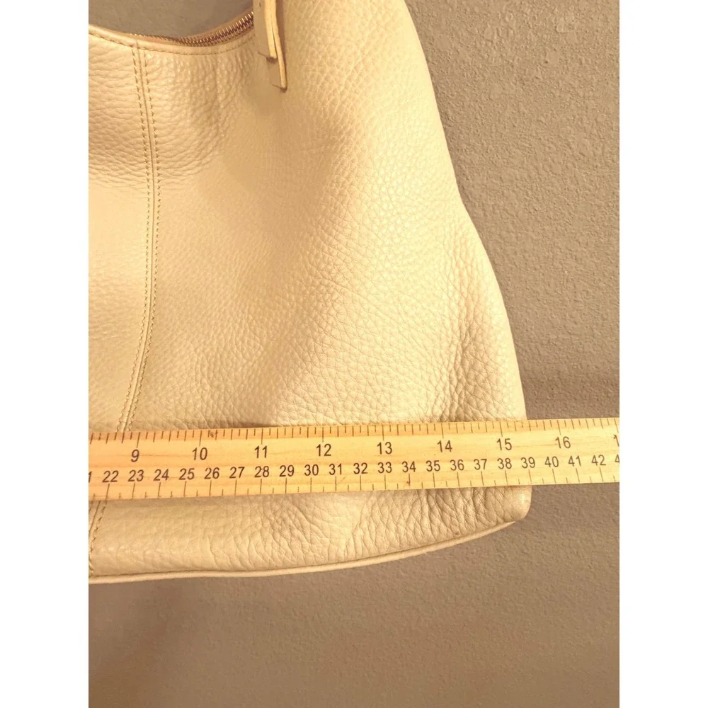 Dooney & Bourke‎ Vintage Cream Pebbled Leather Hobo Shoulder Bag Gold Hardware